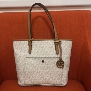 NWOT Authentic Michael Kors Jet Set